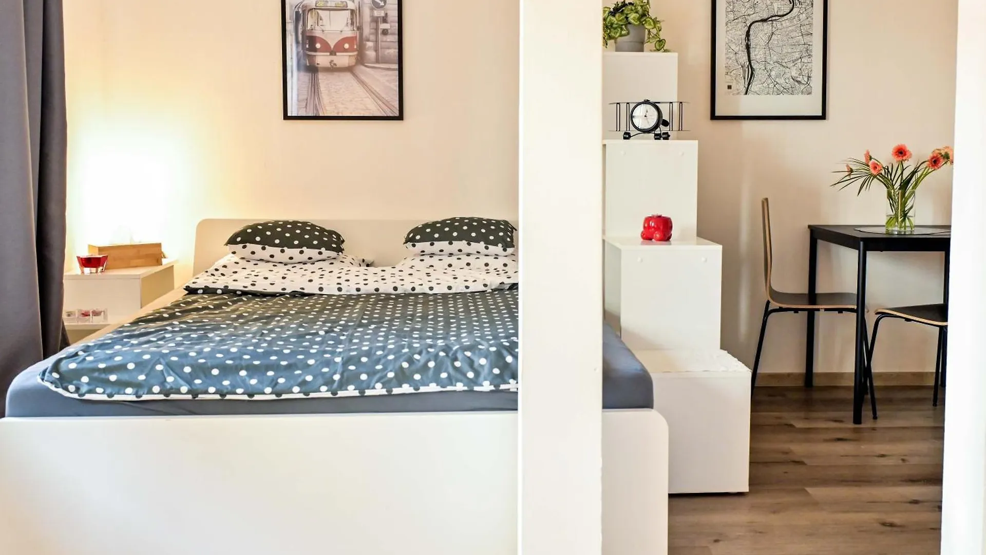 Modern Apartment Krymska & Francouzska Street location